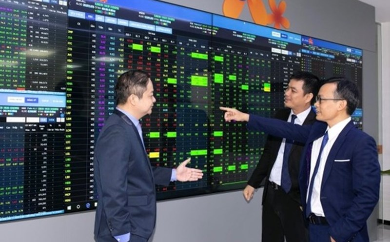 There are many conflicting forecasts about foreign net selling in the stock market. Photo: Le Toan