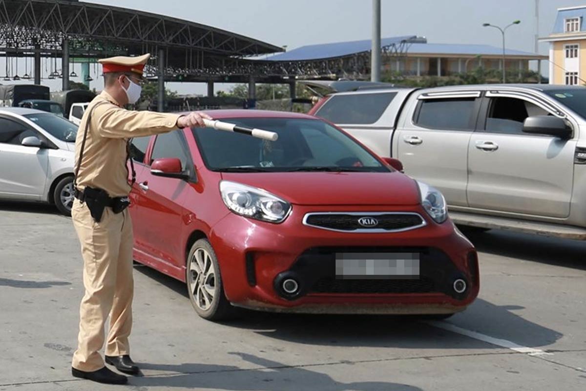 In case the car crosses the right without being fined up to 22 million VND