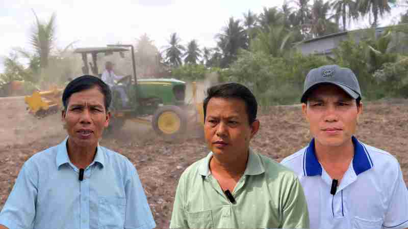 Seasonal workers have stable jobs from agricultural cooperatives. Photo: Hoang Loc