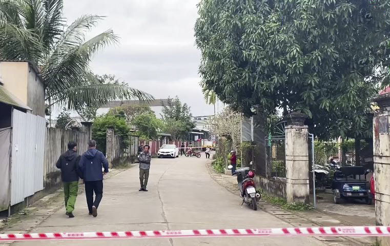 Đối tượng Nguyễn Tấn Thọ tạt xăng lên người vợ lúc bà đang ngủ, rồi đập điện thoại gây cháy khiến nạn nhân bị bỏng dẫn tới tử vong. Ảnh: Công an Quảng Ngãi.
