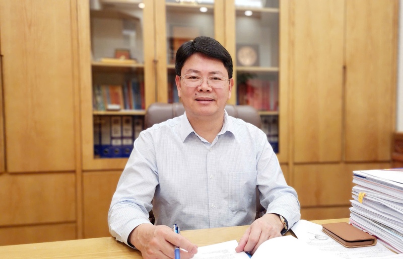 Deputy Minister of Justice Nguyen Thanh Tinh discusses the draft Law on Promulgation of Legal Documents (amended). Photo: Ministry of Justice