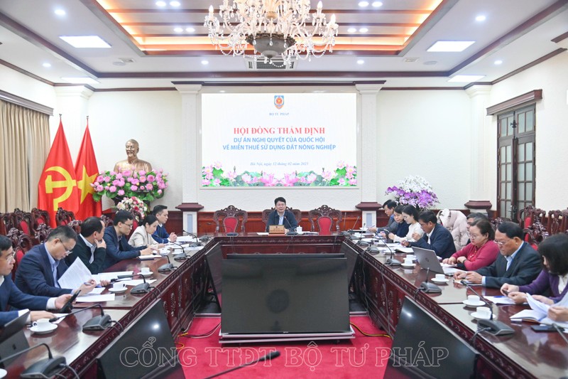 Meeting to review the draft Resolution of the National Assembly on exemption of agricultural land use tax. Photo: Ministry of Justice