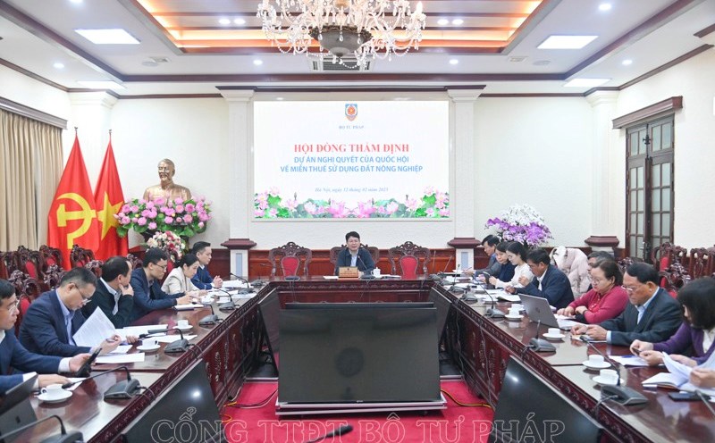 Meeting to review the draft Resolution of the National Assembly on exemption of agricultural land use tax. Photo: Ministry of Justice
