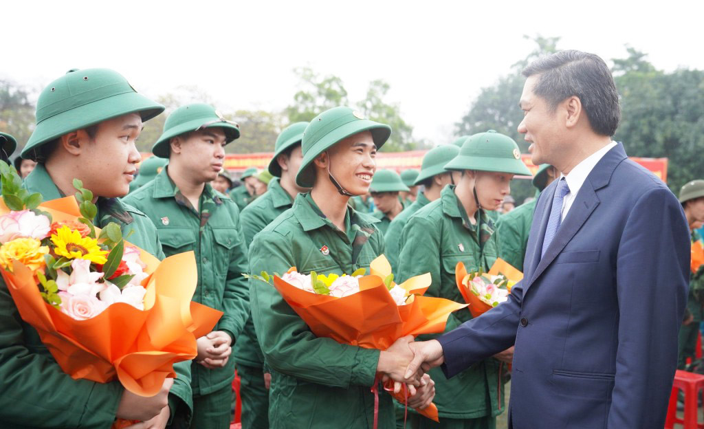 In 2025, nearly 1,000 young people in Nghe An will volunteer to join the army. Photo: Quang Dai