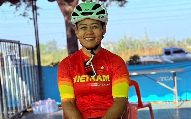To Hoang Khanh Lan won the second gold medal for the Vietnamese road cycling team at the 2025 Asian tournament. Photo: Vietnam Cycling and Motor Sports Federation