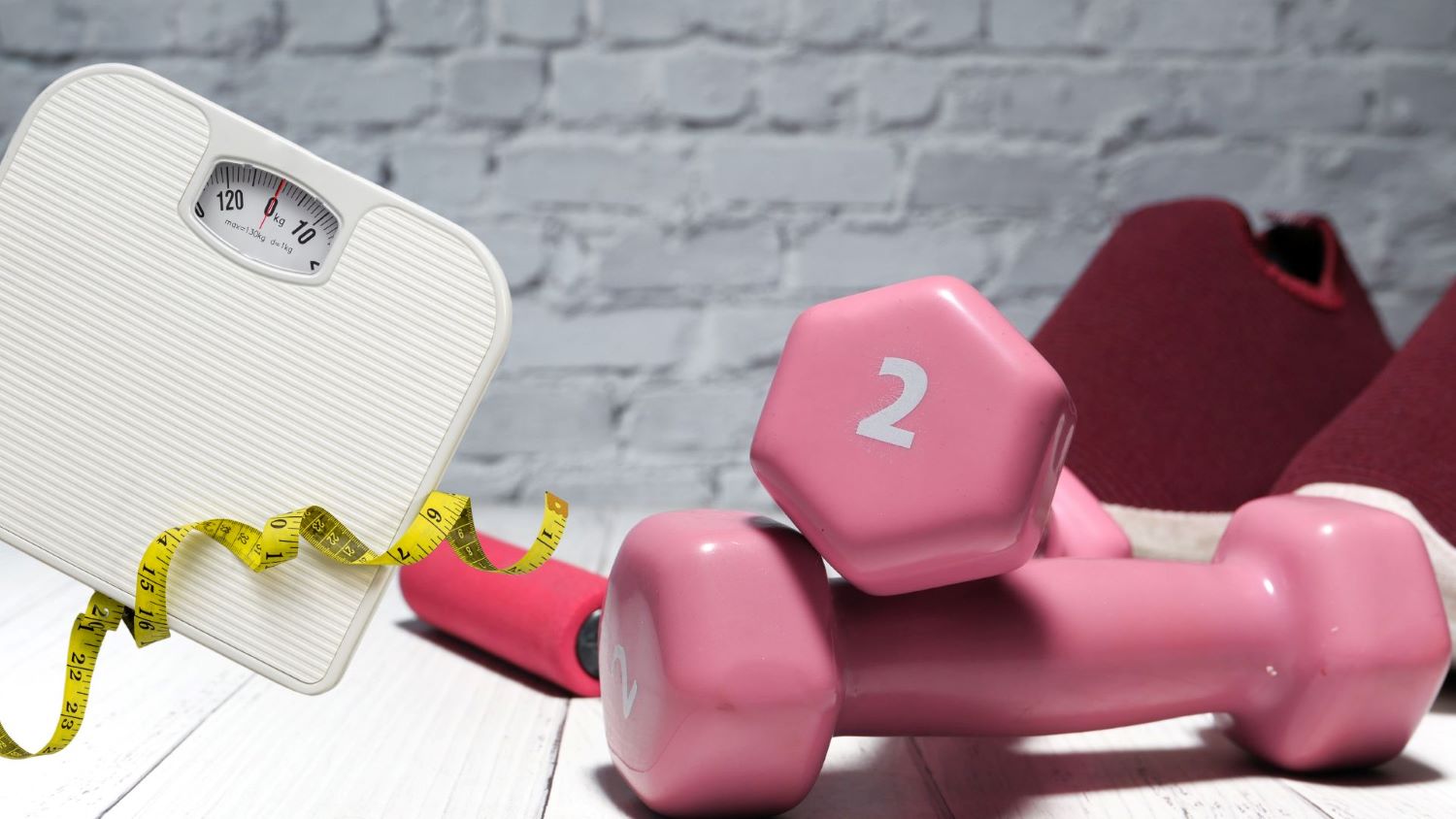 Focusing only on light, low-intensity weight training is one of the mistakes that makes it difficult for you to lose belly fat. Graphics: Thanh Thanh