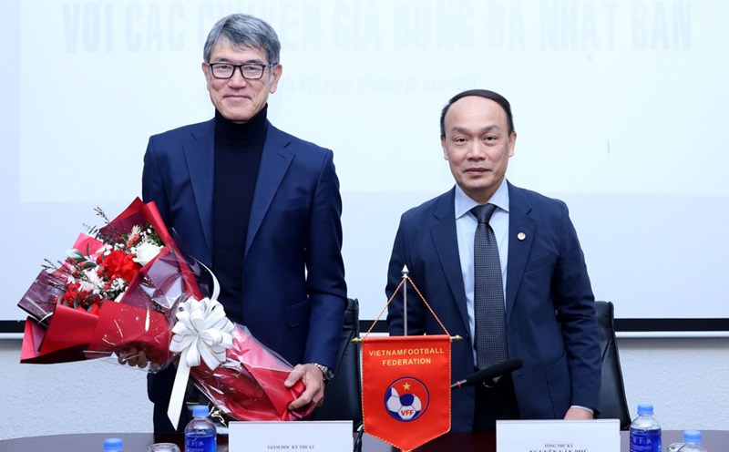 Technical Director Koshida Takeshi (left) continues to accompany Vietnamese football. Photo: VFF