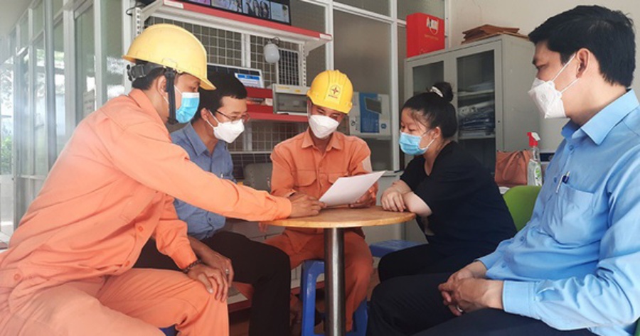 The Government has detailed regulations on conditions for entering into electricity purchase and sale contracts for domestic purposes. Photo: VGP