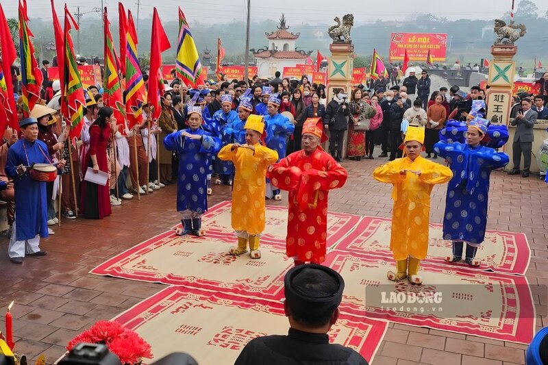 Nghi thuc te le cung Than Nong duoc to chuc trang nghiem tai dan Tich Dien, phuong Minh Nong. Anh: Ta Toan.