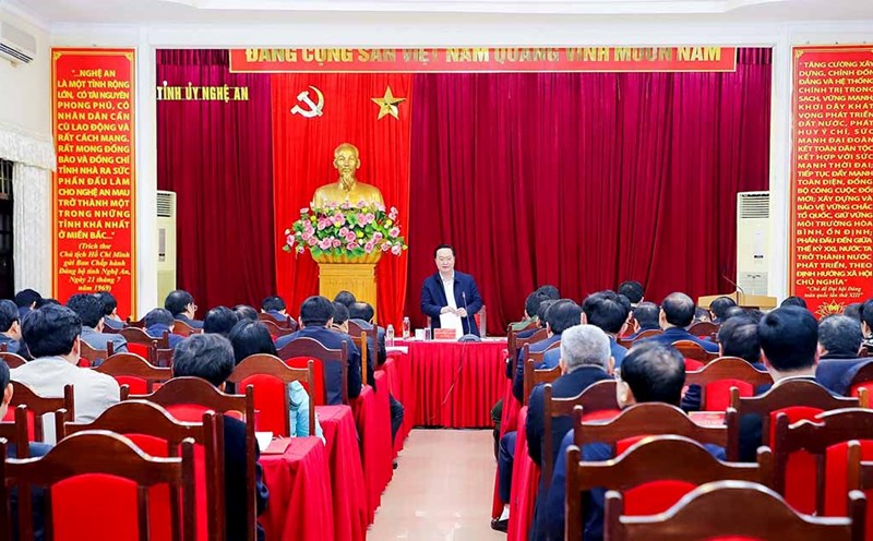 The meeting of the Nghe An Provincial Party Executive Committee discussed plans and projects to reorganize the political system. Photo: Pham Bang
