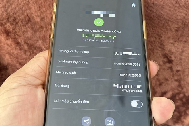  Một phụ nữ bị lừa mất tiền tỉ khi tin tưởng chuyển khoản đầu tư qua mạng xã hội. Ảnh minh họa: Thành An