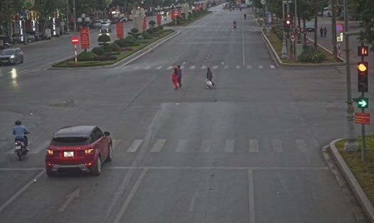 Xe ô tô vượt đèn đỏ bị phạt nguội. Ảnh minh họa: Công an Bắc Giang
