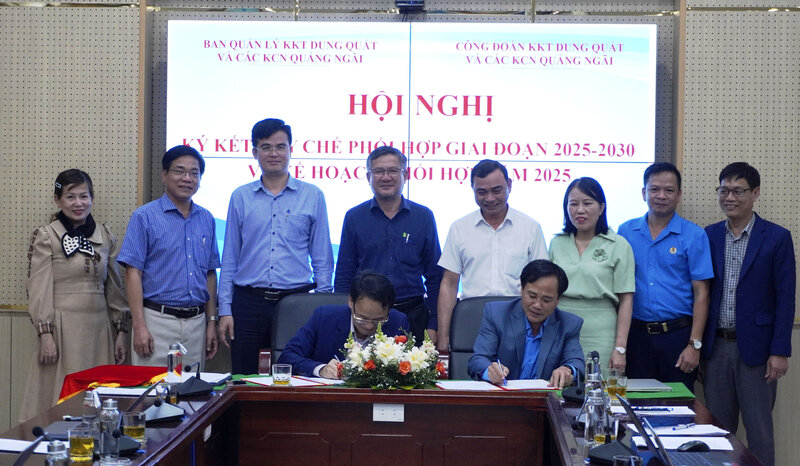 Dung Quat Economic Zone Management Board and Quang Ngai Industrial Parks signed a plan for coordination of activities in 2025. Photo: Vien Nguyen.