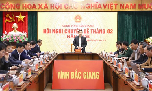 Chủ tịch UBND tỉnh Bắc Giang Nguyễn Việt Oanh chủ trì hội nghị chuyên đề tháng 2. Ảnh: Cổng TTĐT Bắc Giang