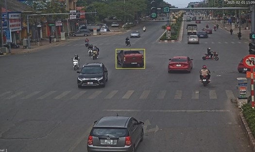 Xe ôtô rẽ trái tại nơi có biển báo hiệu có nội dung cấm rẽ trái đối với loại phương tiện đang điều khiển. Ảnh minh họa: Công an Bắc Giang
