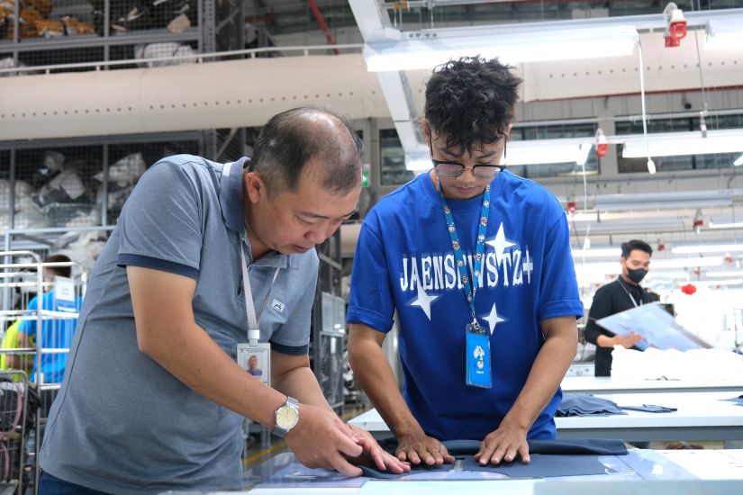 Workers of Spectre An Giang Vietnam Garment Technology Co., Ltd. (Binh Hoa Industrial Park, Binh Hoa Commune, Chau Thanh District, An Giang Province) eagerly returned to production after the Tet holiday. Photo: Phong Linh