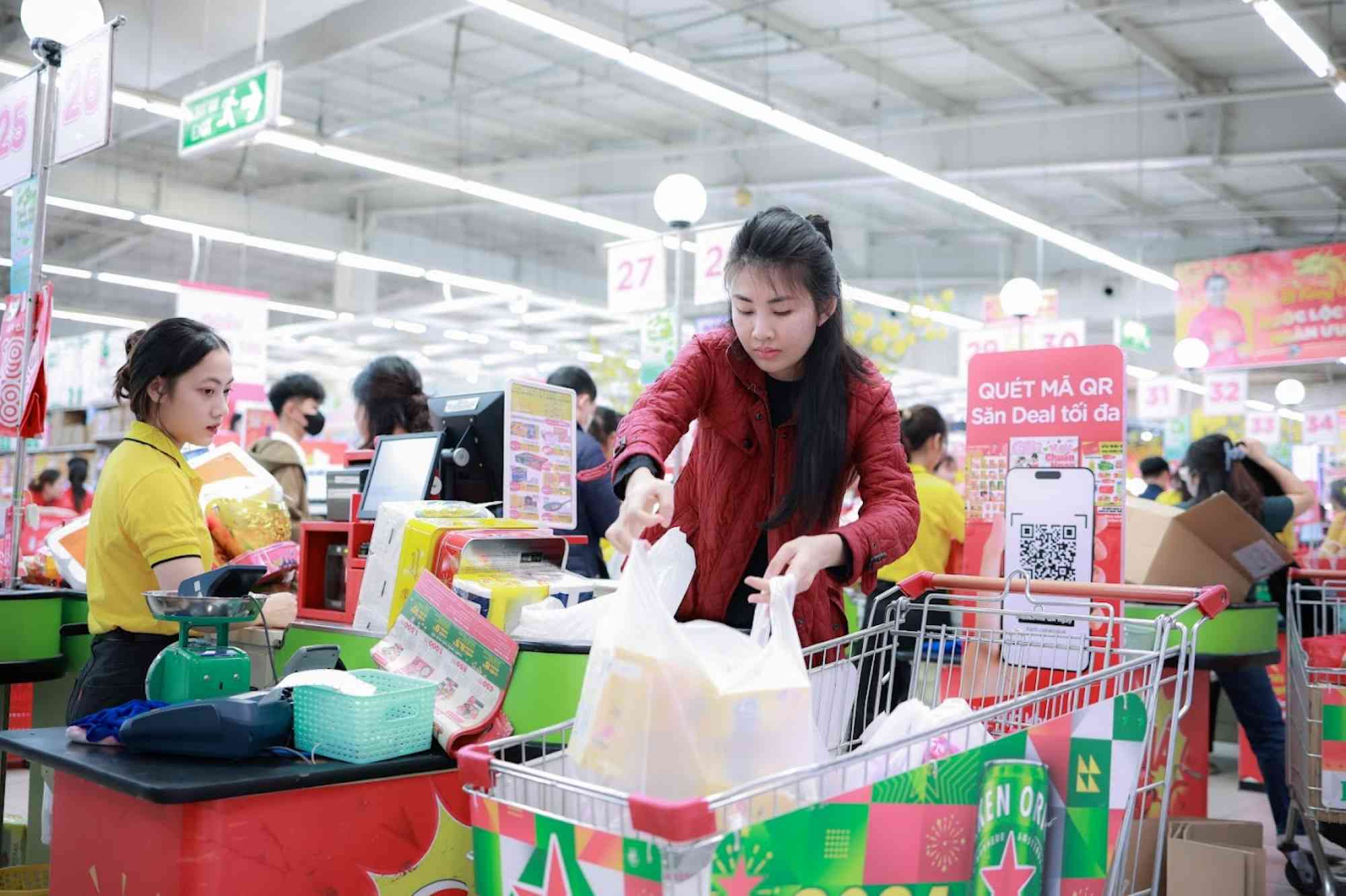 The proposal to increase the family deduction is considered by experts to help stimulate domestic consumption. Photo: Hai Nguyen