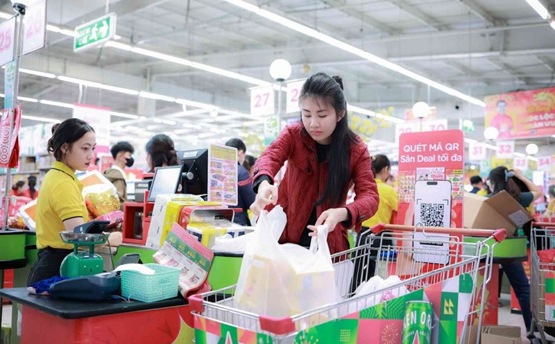 The proposal to increase the family deduction is considered by experts to help stimulate domestic consumption. Photo: Hai Nguyen