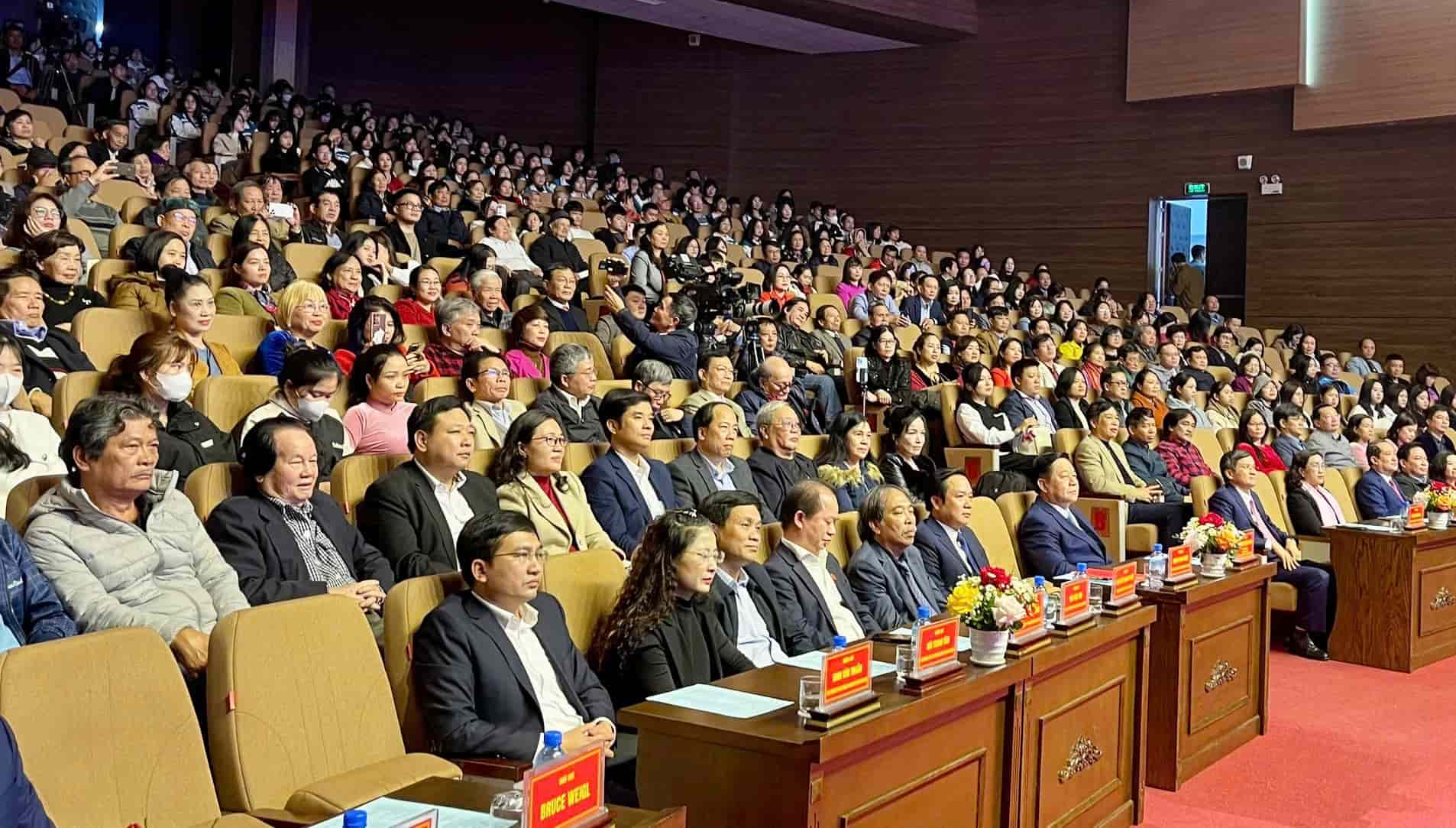 Delegates attending the 23rd Vietnam Poetry Day held in Ninh Binh. Photo: Nguyen Truong