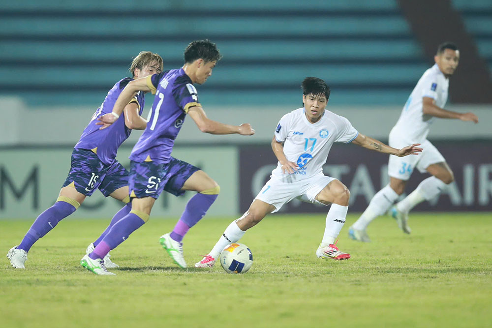 Sanfrecce Hiroshima la doi thu kha manh. Doi bong nay dang la duong kim a quan J.League 1 va vua danh bai Vissel Kobe de len ngoi vo dich Sieu Cup Nhat Ban.