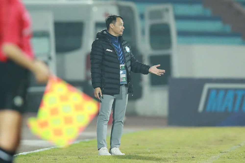 Chung cuoc, Nam Dinh nhan that bai 0-3 truoc Sanfrecce Hiroshima o tran luot di. Voi ket qua nay, thay tro huan luyen vien Vu Hong Viet se gap rat nhieu kho khan truoc tran luot ve dien ra tren san khach.