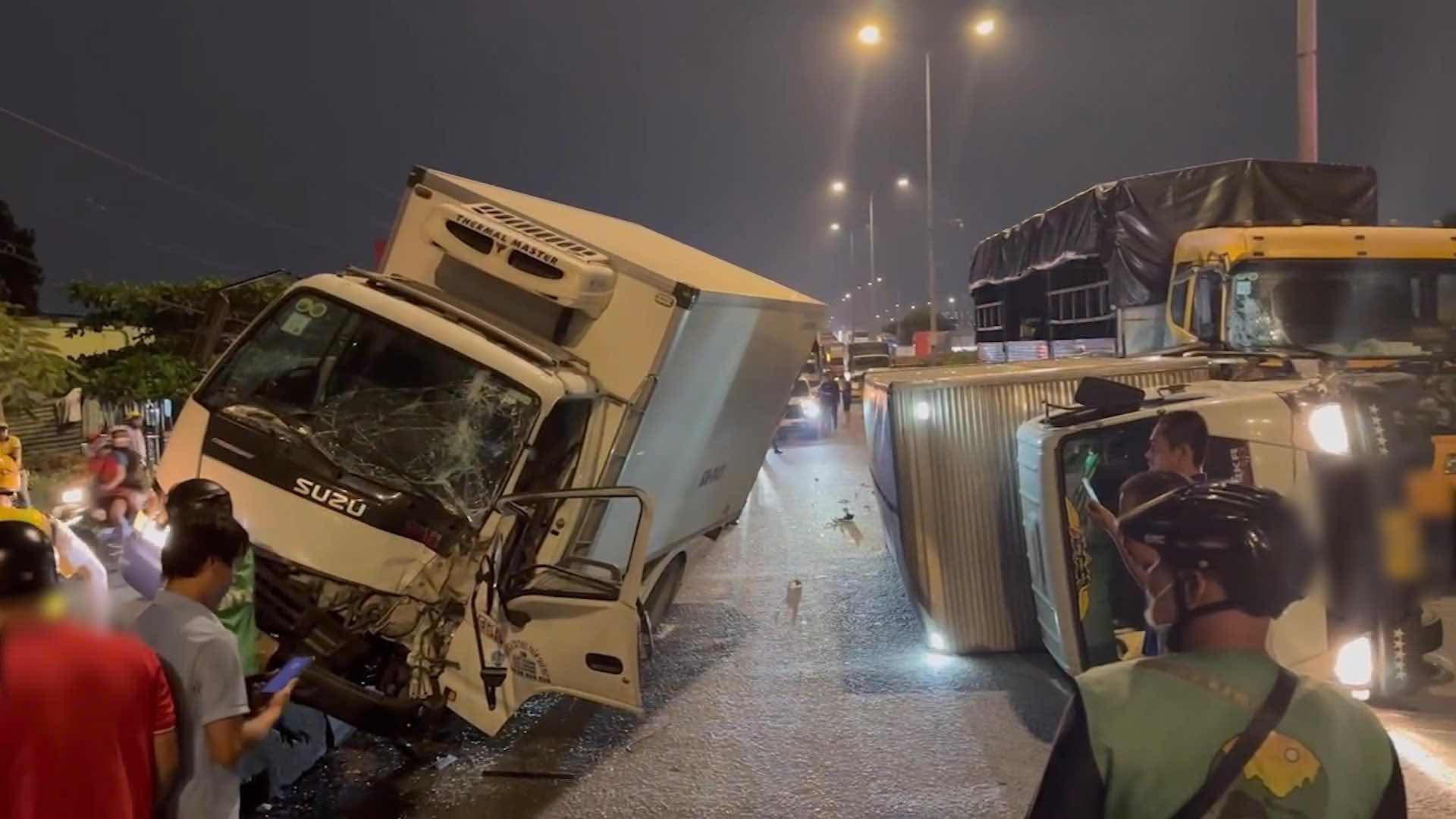 Truck lost control and caused a series of accidents at night in Ho Chi Minh City