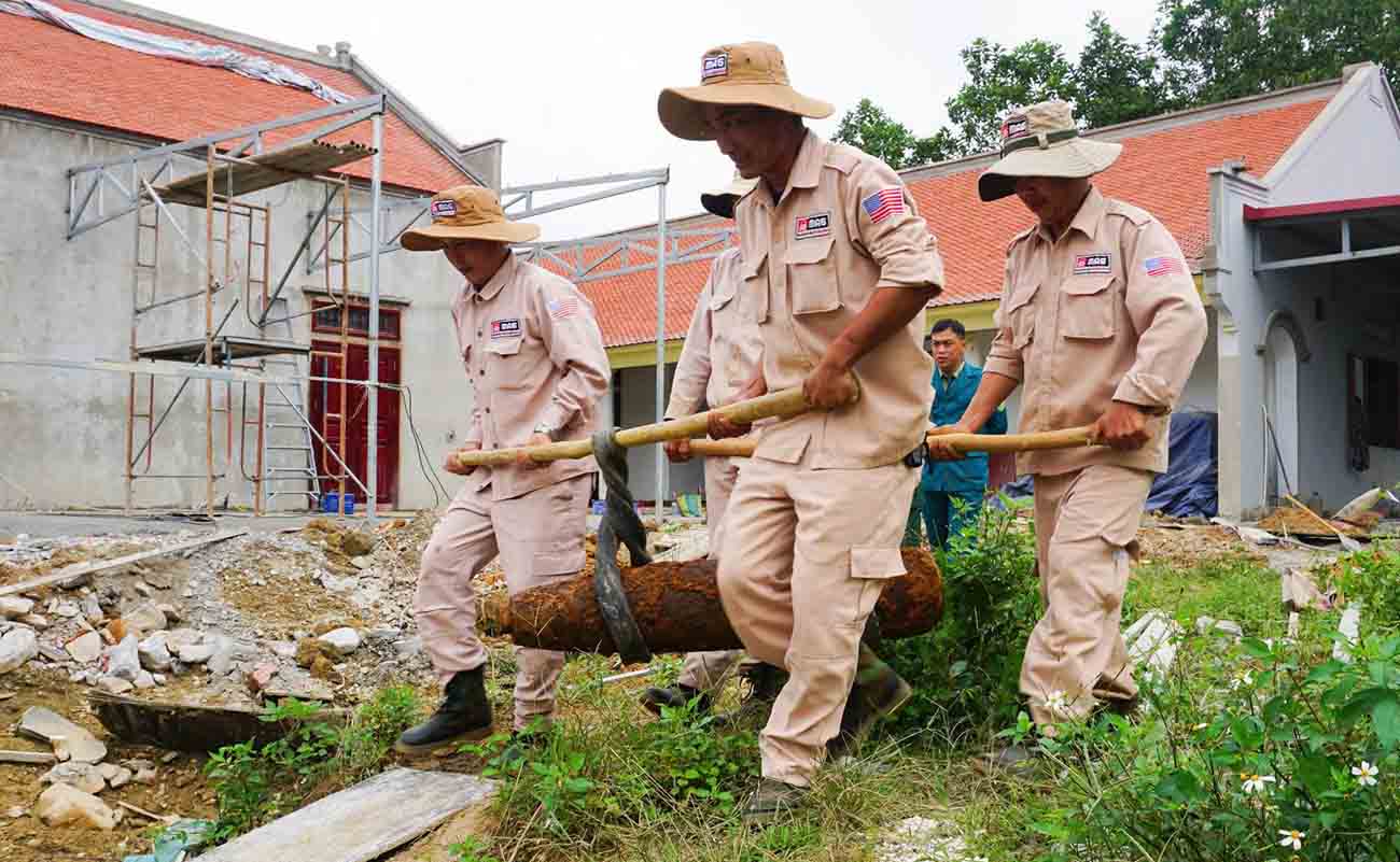 MAG project staff move a bomb to a safe place in Quang Binh province. Photo: MAG