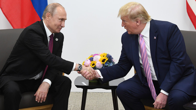 Tong thong Nga Vladimir Putin va Tong thong My Donald Trump gap nhau ben le hoi nghi thuong dinh G20 o Osaka, Nhat Ban, thang 6.2019. Anh: Sputnik