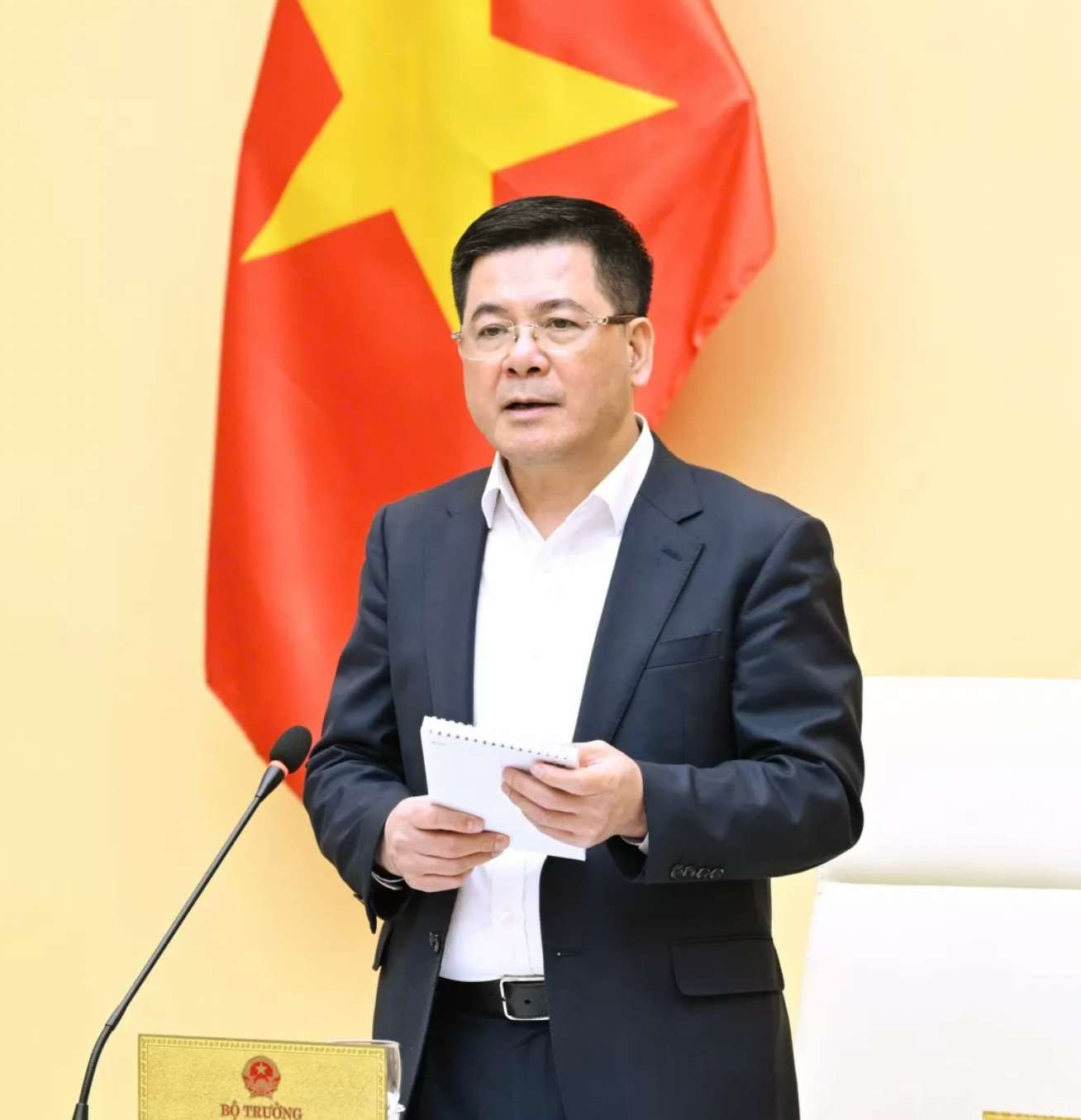 Minister Nguyen Hong Dien emphasized that it is necessary to quickly adjust the Power Plan VIII to suit the strong growth demand and the clean energy transition trend. Photo: Can Dung