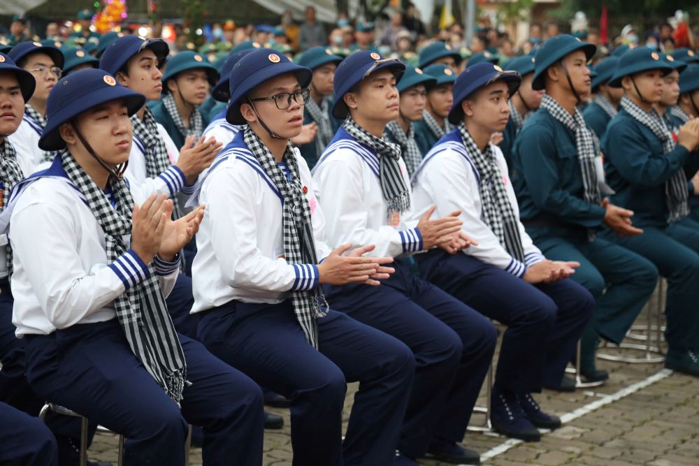 Tan binh hai quan tham gia nghia vu quan su nam nay. Anh: Anh Tu