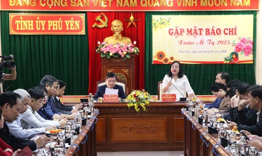 Lãnh đạo tỉnh Phú Yên gặp mặt các cơ quan báo chí nhân dịp xuân Ất Tỵ 2025. Ảnh: Hoài Luân