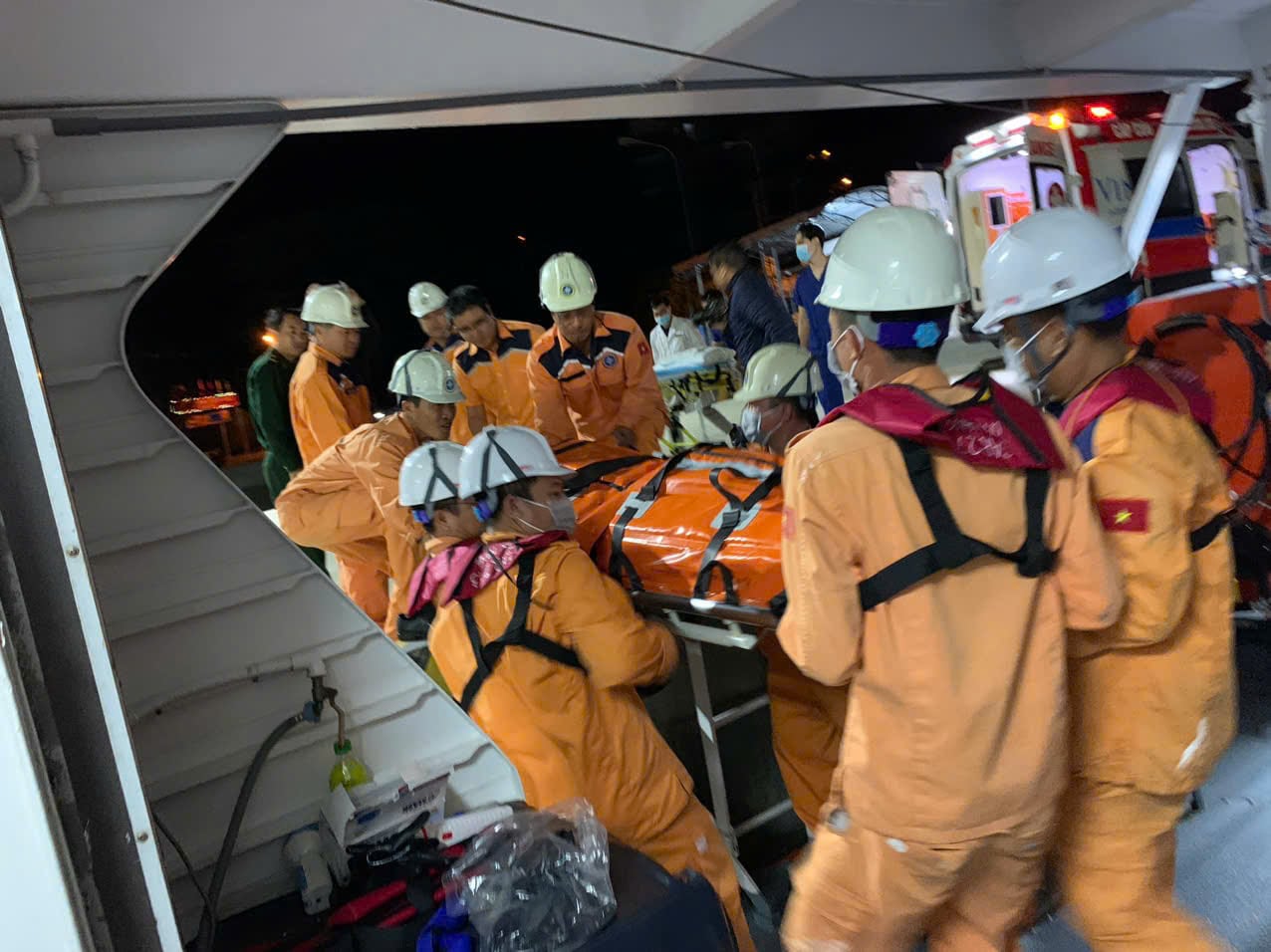 Vietnamese authorities rescue a Korean sailor in distress at sea in Khanh Hoa. Photo: Huu Long