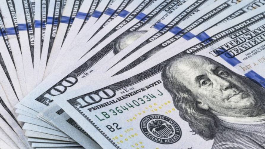 It is estimated that India sold 7 billion USD to save the rupee. Photo: Forex