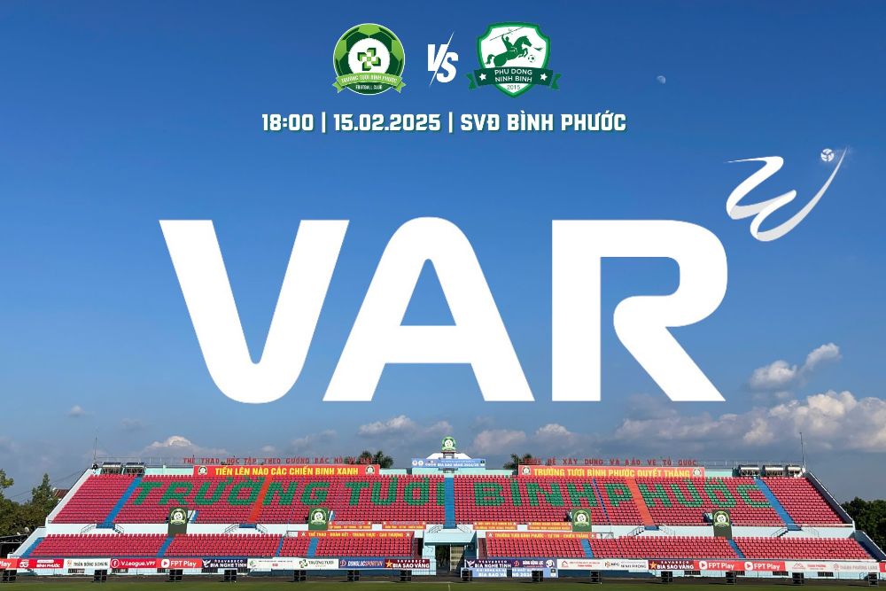 VAR was applied in round 9 of the National First Division between Binh Phuoc and Ninh Binh. Photo: TTBP