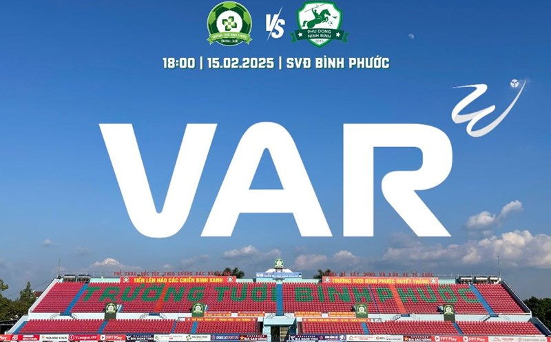 VAR was applied in round 9 of the National First Division between Binh Phuoc and Ninh Binh. Photo: TTBP