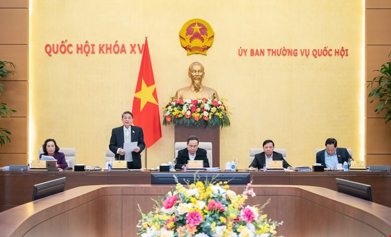  Ủy ban Thường vụ Quốc hội cho ý kiến dự thảo Nghị quyết của Quốc hội về tháo gỡ vướng mắc trong hoạt động khoa học, công nghệ, đổi mới sáng tạo và chuyển đổi số quốc gia. Ảnh: Quochoi.vn 