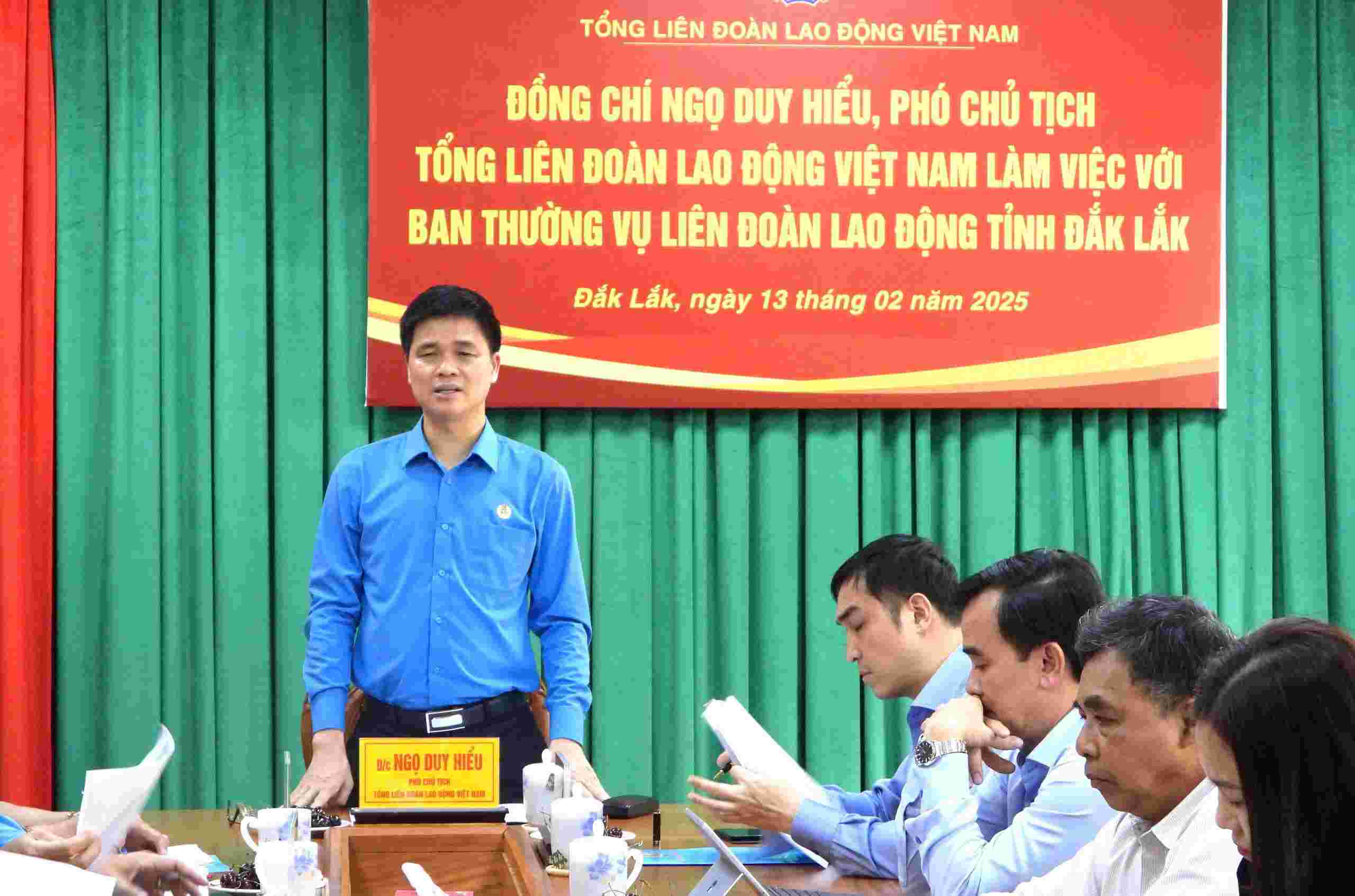 The delegation of the Vietnam General Confederation of Labor led by Vice President Ngo Duy Hieu worked with the Standing Committee of the Dak Lak Provincial Confederation of Labor. Photo: Bao Trung