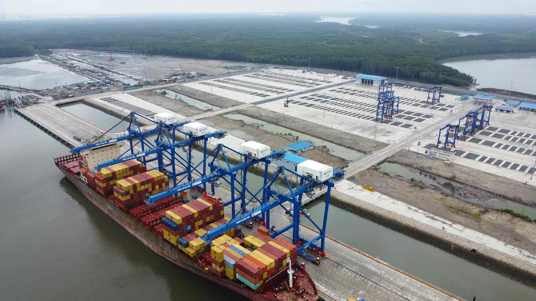 Phuoc An Port welcomed the first ship from Singapore of MSC shipping line on February 13. Photo: HAC