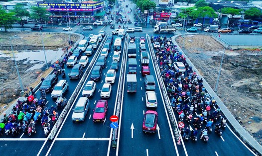 Mưa trái mùa diễn ra ở Nam Bộ. Ảnh: Anh Tú