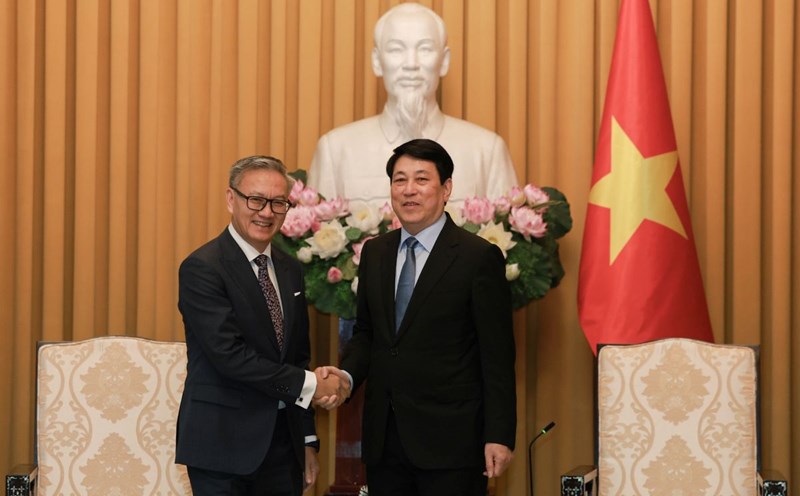 President Luong Cuong receives Lao Foreign Minister Thongsavanh Phomvihane. Photo: Hai Nguyen