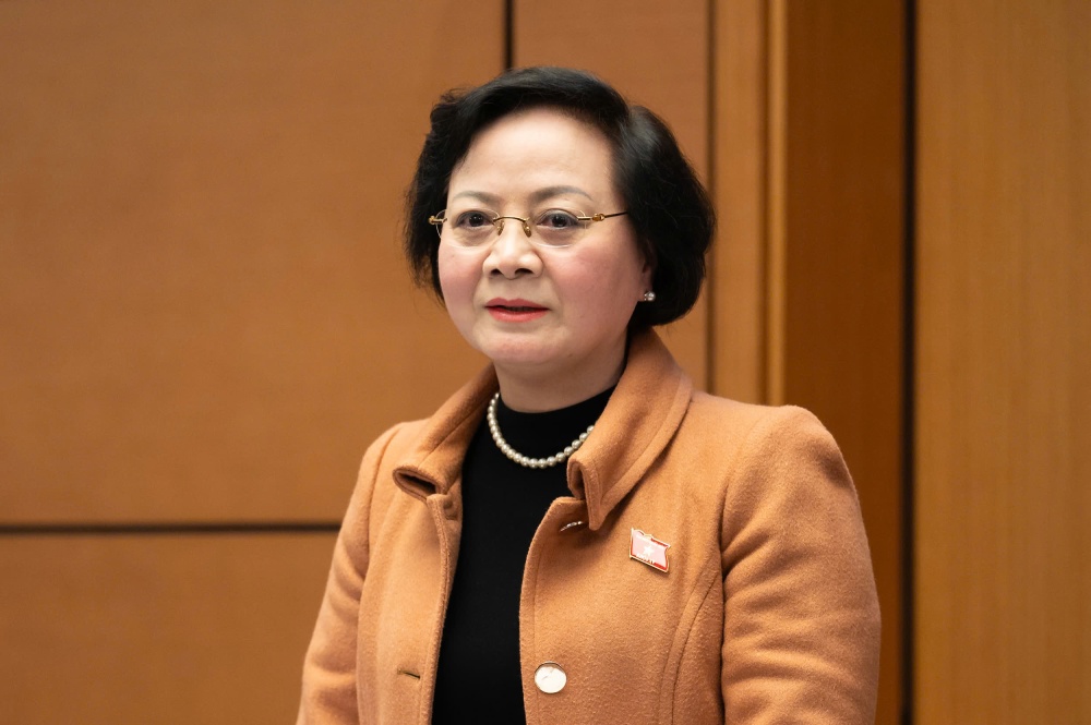 Minister of Home Affairs Pham Thi Thanh Tra stated that the law should be amended to clearly define responsibilities and not push the matter to the Government. Photo: Pham Thang/VPQH