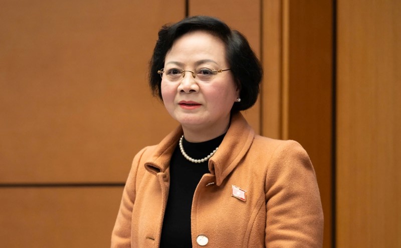 Minister of Home Affairs Pham Thi Thanh Tra stated that the law should be amended to clearly define responsibilities and not push the matter to the Government. Photo: Pham Thang/VPQH