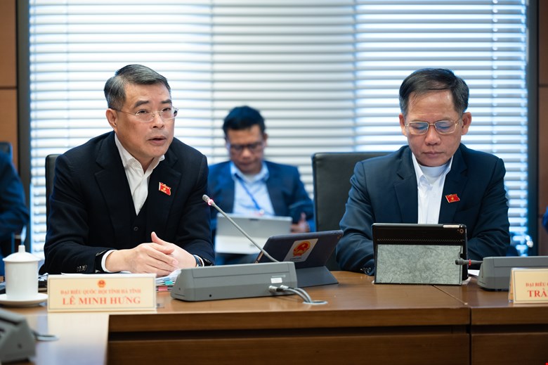 Politburo member, Party Central Committee Secretary, Head of the Central Organization Committee Le Minh Hung pointed out the research and reorganization of the Procuracy and Court when the District Police ceased operations. Photo: Quochoi.vn