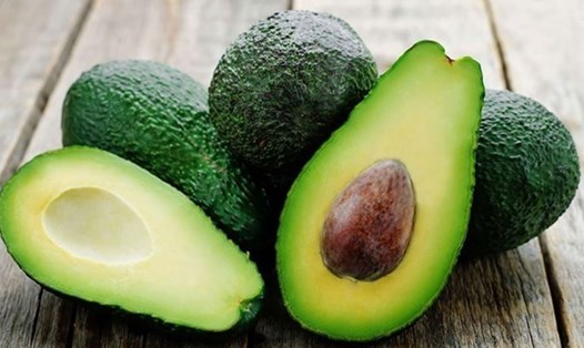 Bổ sung các loại trái cây giàu chất chống oxy hóa, chất xơ và vitamin là cách đơn giản nhưng hiệu quả giúp bảo vệ gan khỏi tổn thương, hỗ trợ chức năng thải độc. Ảnh đồ họa: Bích Nhung.