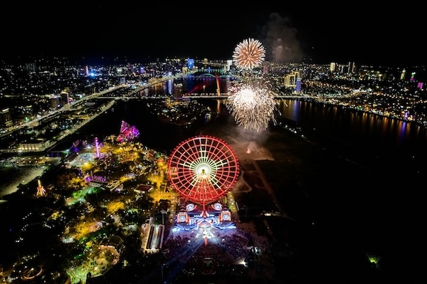 Da Nang will fire 1,950 high-altitude fireworks and 90 low-altitude fireworks on the city's Liberation Day. Illustration photo: Thuy Trang