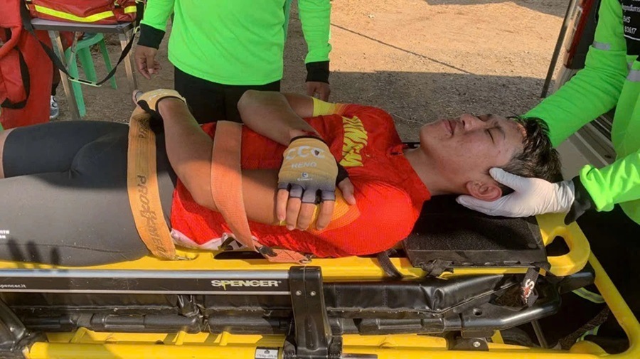 Vietnamese cyclist Nguyen Dan Binh receives medical attention after an accident on the track. Photo: VCF