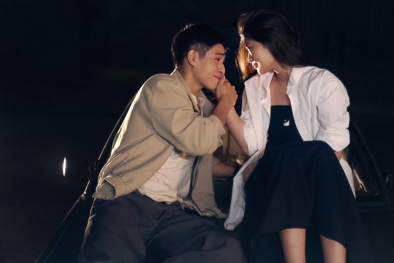Thien An is intimate with her co-star. Photo: Provided by the character.