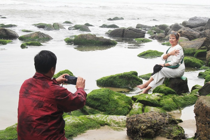 The beauty of Nam O moss field, Da Nang city attracts tourists. Photo: Huyen Long