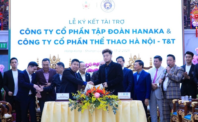 Hanoi FC receives huge sponsorship. Photo: HNFC
