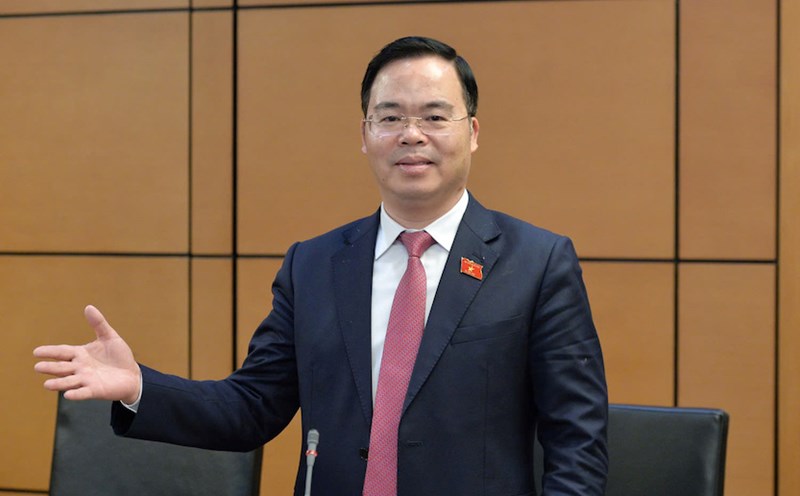 National Assembly delegate Tran Van Khai (Ha Nam delegation) said, "S strong decentralization can lead to a situation of weakness and overlap in management between the Central and local governments. Photo: Ho Long